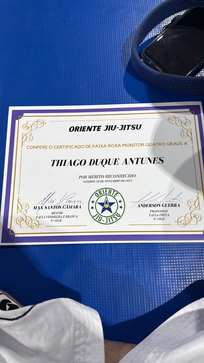 Certificado Oriente Jiu-Jitsu de Thiago Duque Antunes como faixa roxa, monitor quatro graus